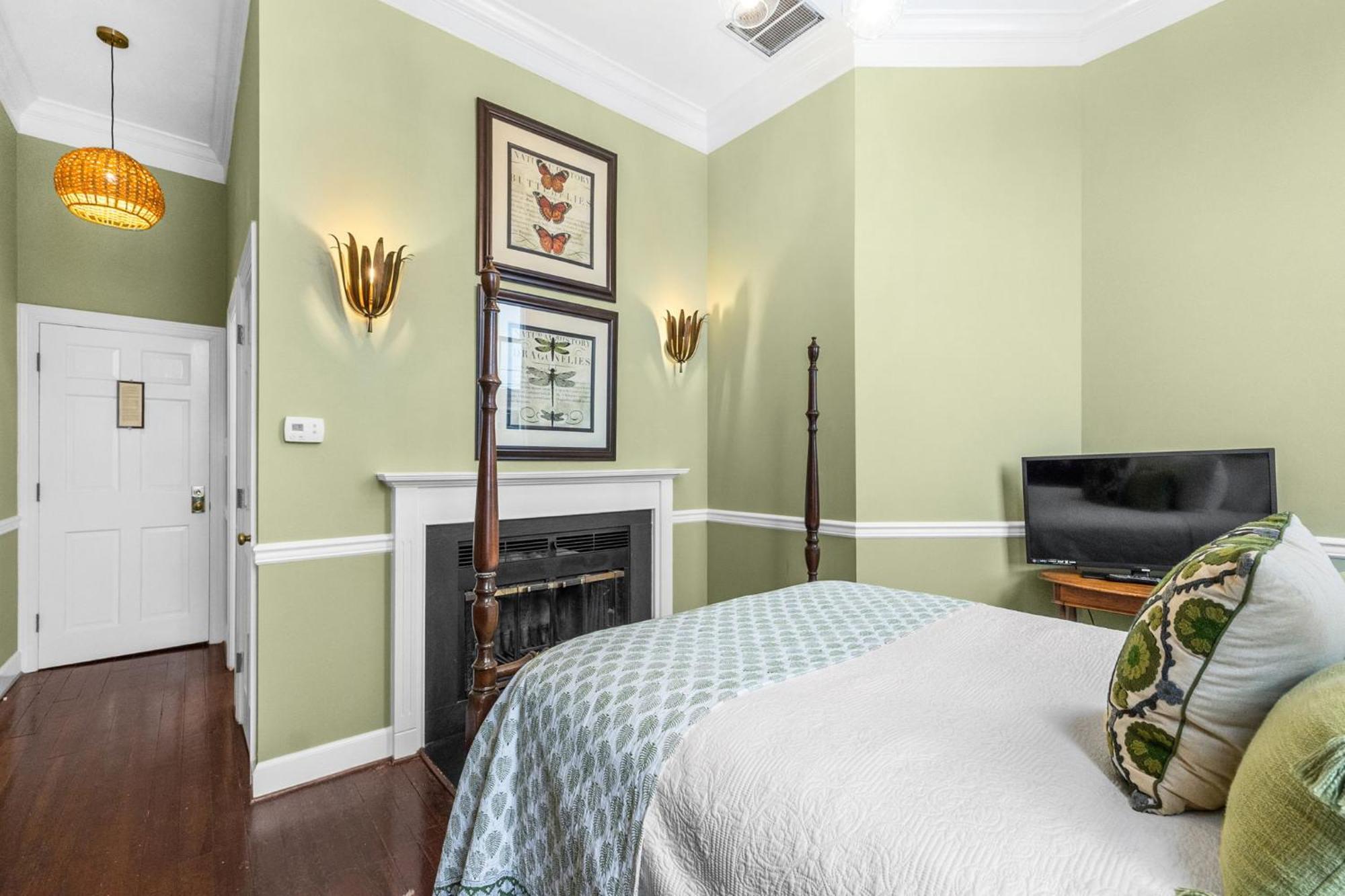 Leesburg Colonial Inn Bagian luar foto