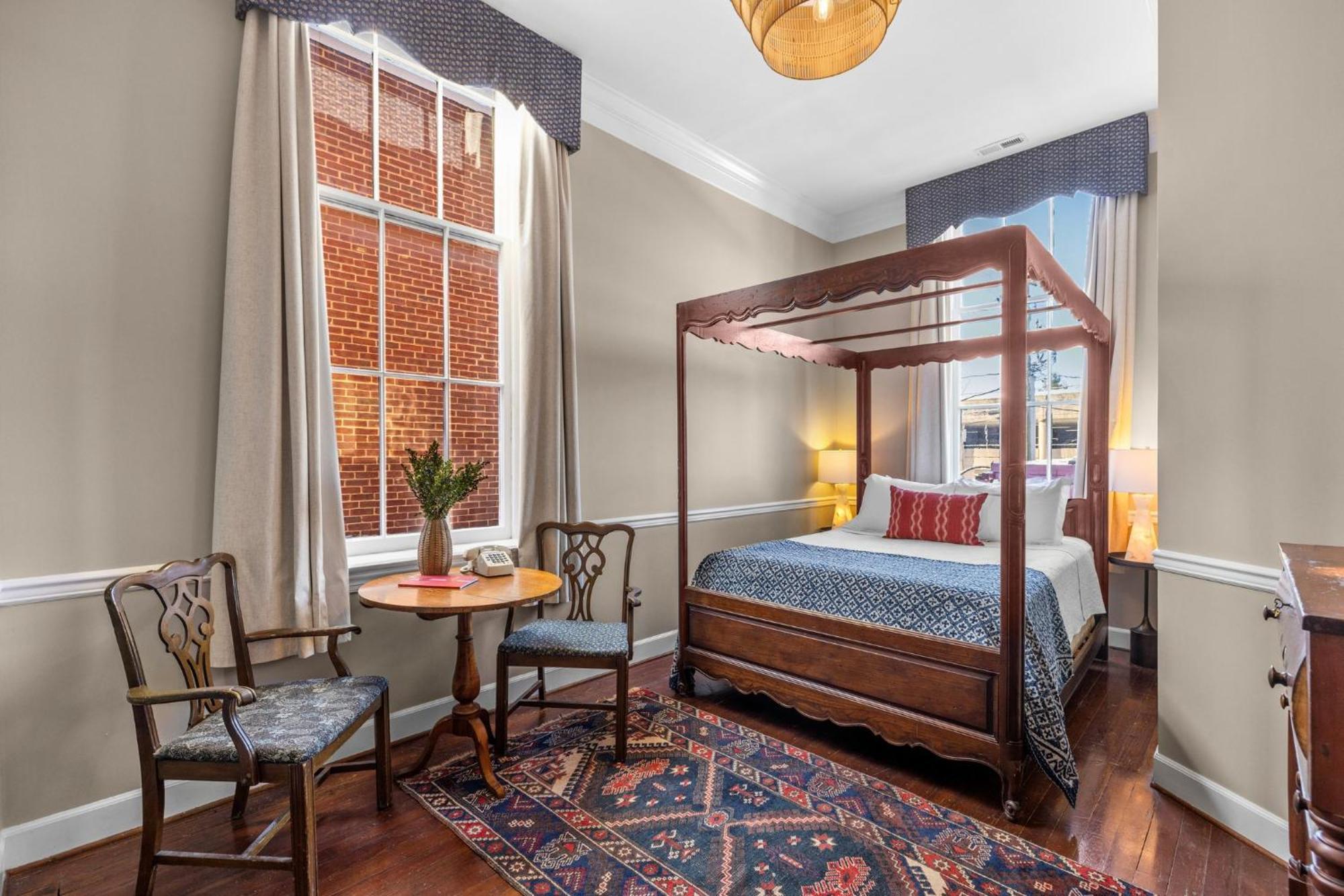 Leesburg Colonial Inn Bagian luar foto